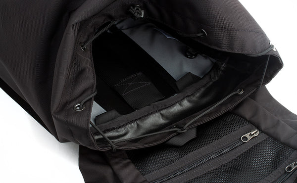 The included removeable frame sheet installed in the main compartment of the Original Shadow Guide 31.